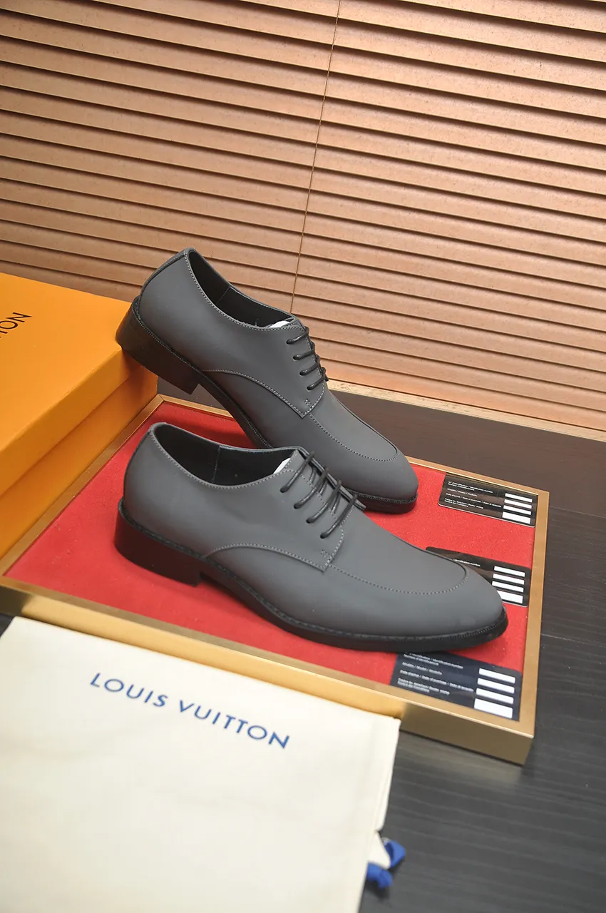 Men's men's shoes 💰500💶 [LV] (original single cowhide lining) 🍀LV's latest genuine leather business suit shoes are launched simultaneously on the official website. The first-layer cowhide imported from Italy is made of heavy gold, 💥official website 1:1 rubber outsole. Versatile to wear, high-end without losing class, and the color combination is extraordinary. This four-season style is alluring when worn on your feet, showing off your big-name flair. Standard code 38-45 (45 customized)